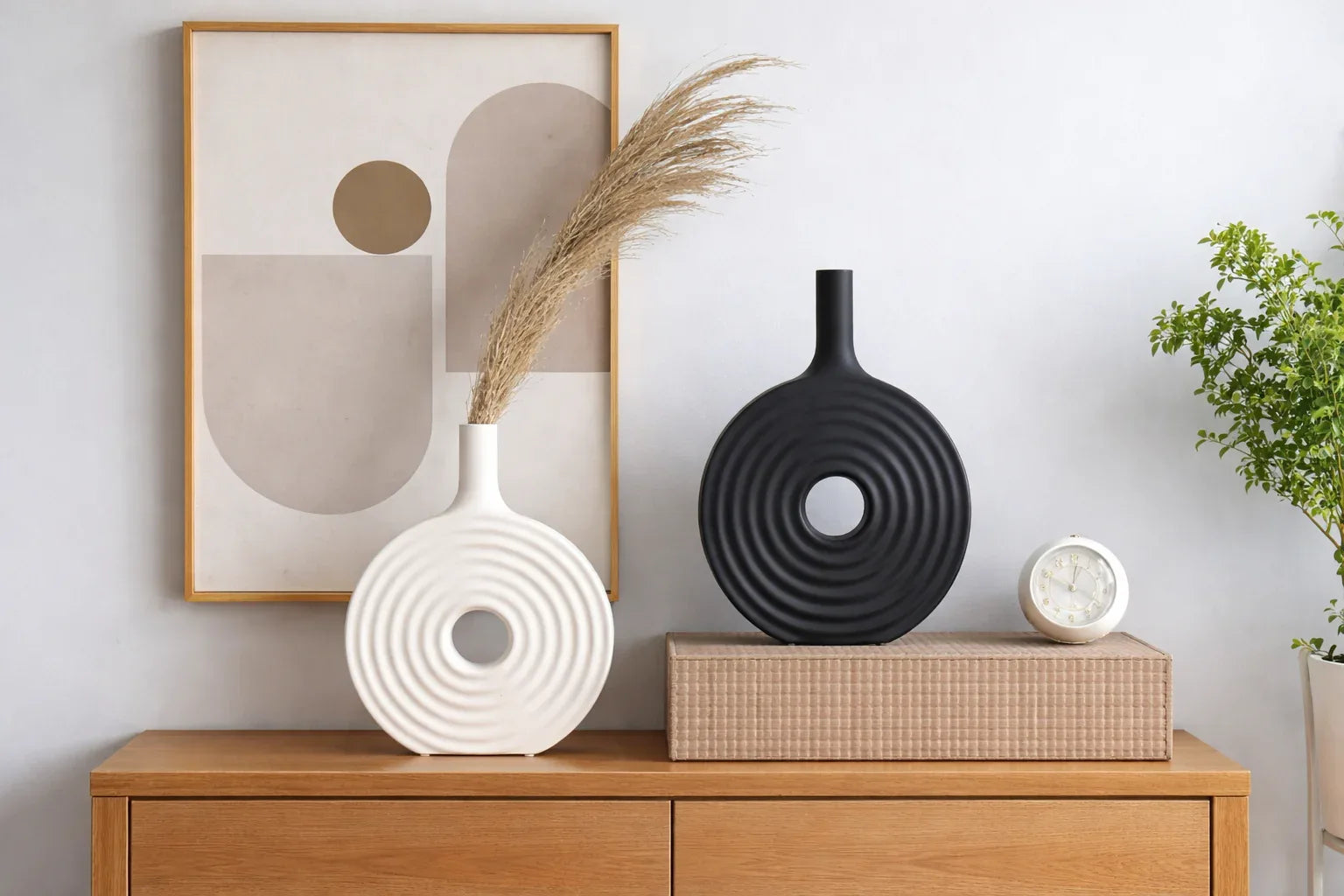 Round Ribbed Design Vase – Decor Style